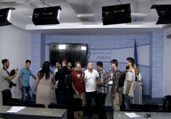 На прес-центр «Українських новин» напали