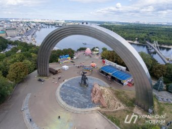 У центрі Києва хочуть побудувати пішохідно-велосипедний міст за 260,5 млн гривень