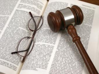 Закон про заочний розгляд кримінальних справ створює передумови для переділу власності, – юристи