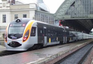 «Укрзалізниця» відмовляється компенсувати пасажирам вартість проїзду у випадках поломки поїздів Hyundai