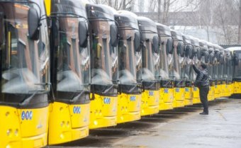 Оновлення громадського транспорту: Київ купить 17 трамваїв і 112 автобусів