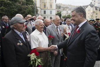 Порошенко почтил память жертв Второй мировой войны