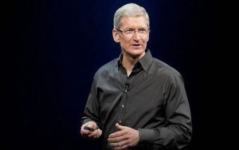 Глава Apple встретится с Трампом из-за угрозы "торговой войны"