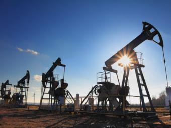 Стоимость нефти возобновила падение