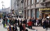 Крах Хрещатика: біля банку зібралися сотні вкладників