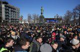 Нехай сидять вдома: більшість росіян висловилось проти участі молоді в мітингах