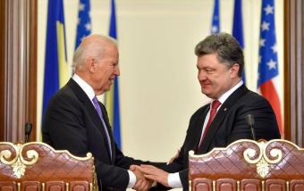 Байден привітав Порошенка з успішним завершенням першого етапу е-декларування