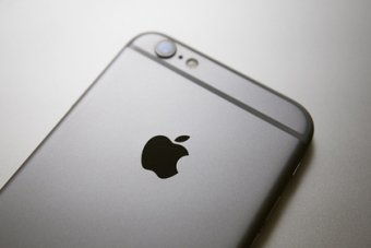 На Apple подали иск почти на триллион долларов