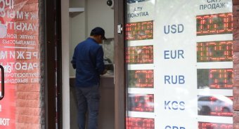Тенге зміцнився, але ціни на нафту тягнуть вниз