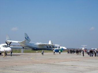 Гройсман хоче перетворити &laquo;Гостомель&raquo; на аеропорт для лоукостів