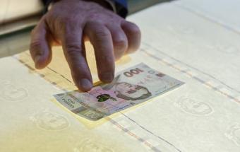 НБУ почав друкувати гроші з льону