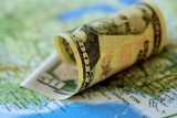 Гривня на межбанке продолжает укрепляться