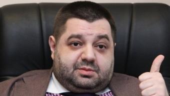 За табличкою приймальні нардепа від БПП розташований кабінет скандального бізнесмена