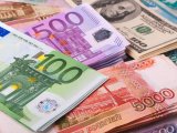 Казахстанцы активно сдают рубли и евро