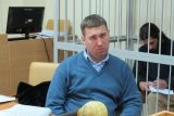 Держадвокат Януковича викликав поліцію до суду