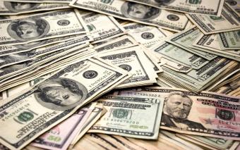 Украинцы в марте продали банкам на $191 миллион больше валюты, чем купили