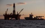 Нафта торгується близько 44 доларів