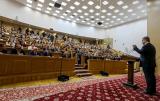Порошенко перервав зустріч зі студентами через дзвінок Гройсмана