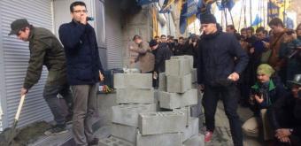 Война говорите. Санкции? К покупке Сбербанка России причастен Порошенко и банда, &mdash; СМИ