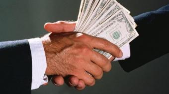 У Києві податківців спіймали на хабарі