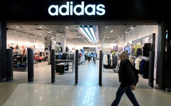 Adidas закроет еще 160 магазинов в России из-за санкций