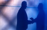 Верховный Суд России счел возможным возвращать взяткодателю деньги при контроле сделки оперативниками