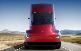 Проти Tesla поданий позов на два мільярди доларів