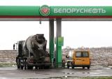 Білорусь прив'язала ціну бензину до курсу долара