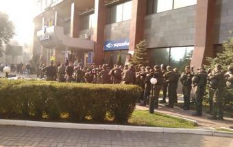 Пикет &laquo;Азова&raquo; в Киеве: митингующих оттеснили
