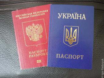 Уряд не поспішатиме із запровадженням візового режиму з РФ &ndash; А.Яценюк