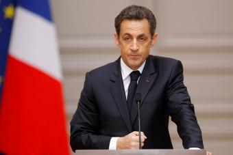 Суд Парижа приостановил дело в отношении Саркози
