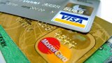 Эксперт сообщил, где безопаснее всего рассчитываться платежными картами