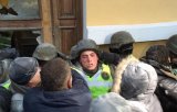 У Києві учасники Маршу за імпічмент Порошенка намагалися захопити Жовтневий палац