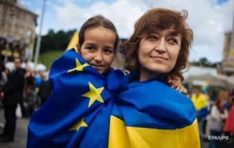 Уперед за паспортами. Безвіз на низькому старті. Сюжет