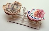 Українці активно продають валюту