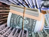 Евро и доллар обновили рекорды: эксперт объяснил очередное падение рубля