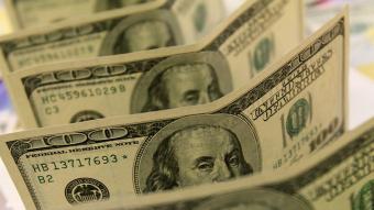 Українці в травні продали валюти більше, ніж купили