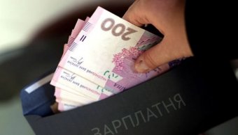 В Кабмине рассказали, какой зарплатой собираются удержать украинцев от выезда за границу