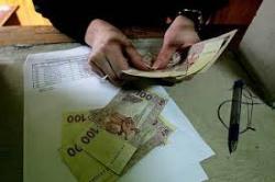 За задержку зарплаты, работник должен получить компенсацию