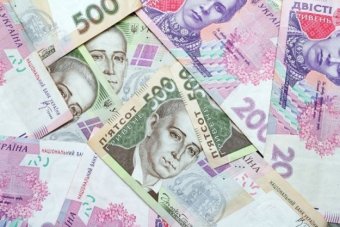 Нацбанк намагається стримати падіння гривні
