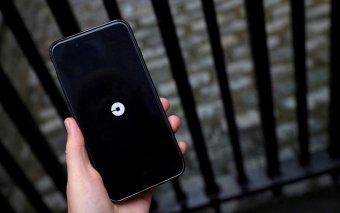 Uber припиняє діяльність у Греції
