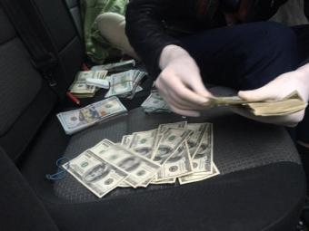 Сотрудников Укрэксимбанка задержали на взятке в 1,5 млн грн