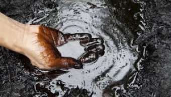 Цены на нефть ускорили падение