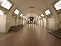 КМДА попереджає що в вихідні деякі станції метро можуть бути закриті