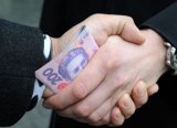 Четверть украинцев дают взятки &ndash; социологи