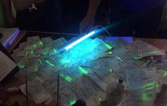 У Києві два держвиконавця попалися на хабарі в 100 тисяч