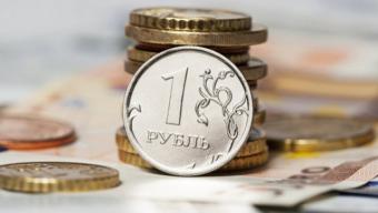 Биржевой курс доллара опустился ниже 60 рублей впервые с июля 2015 года