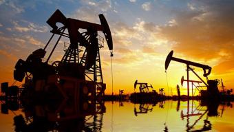 Цена на нефть Brent приблизилась к 53 долларам за баррель