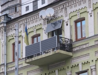 Українці почали встановлювати сонячні батареї на балконах