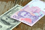Міжбанк: гривня почала тиждень зі зниження
